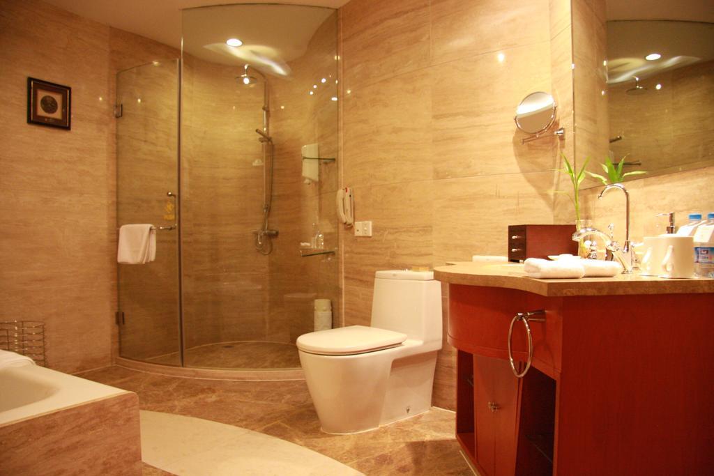 Runyang Huanlong Hotel Zhenjiang  Bagian luar foto