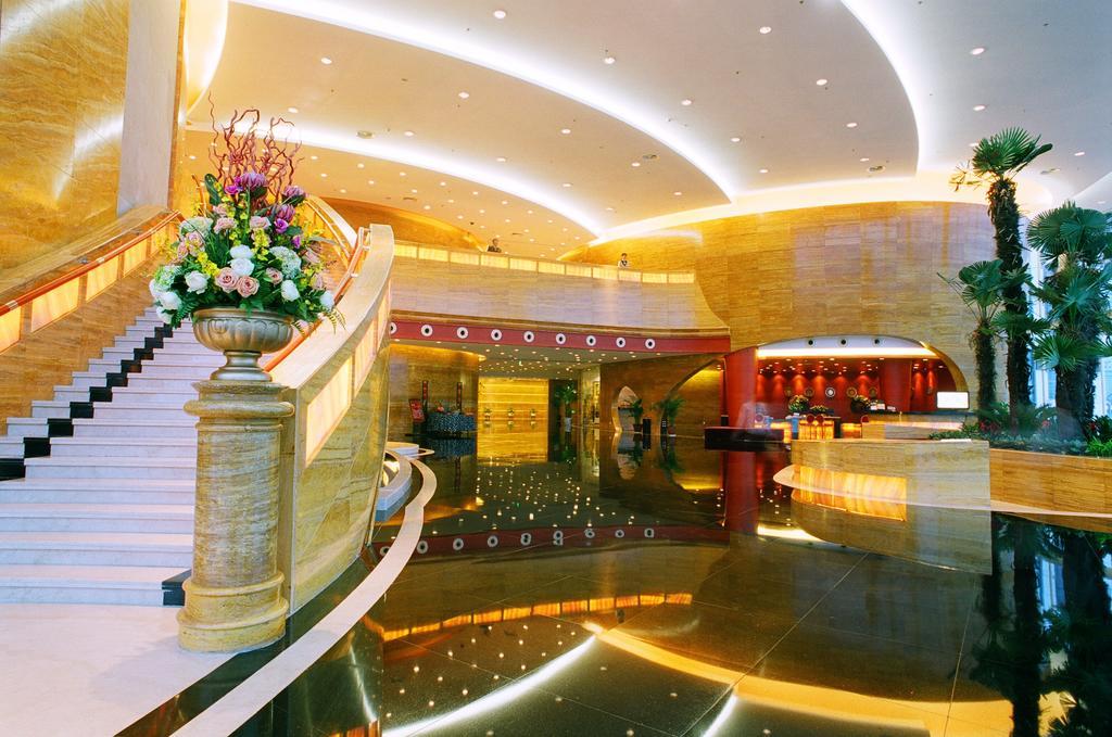 Runyang Huanlong Hotel Zhenjiang  Bagian luar foto