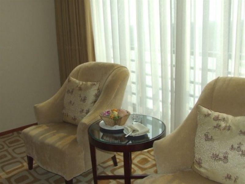 Runyang Huanlong Hotel Zhenjiang  Bagian luar foto
